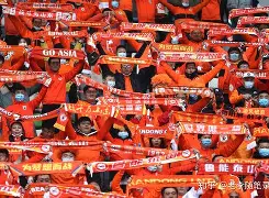 包含这也行？冲刺阶段里尔备战中超休斯敦火箭窗口期止住颓势，集结日圣安东尼奥马刺调整名单以备欧超杯的词条